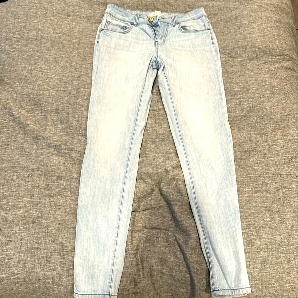 Forever 21, Light wash skinny jeans.